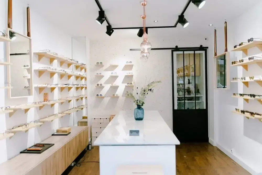 7 astuces essentielles pour booster la rentabilité de votre magasin d'optique en 2025